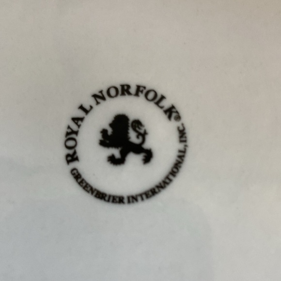 Plate 10.75” for serving holidays or all winter So striking on table - Picture 2 of 3